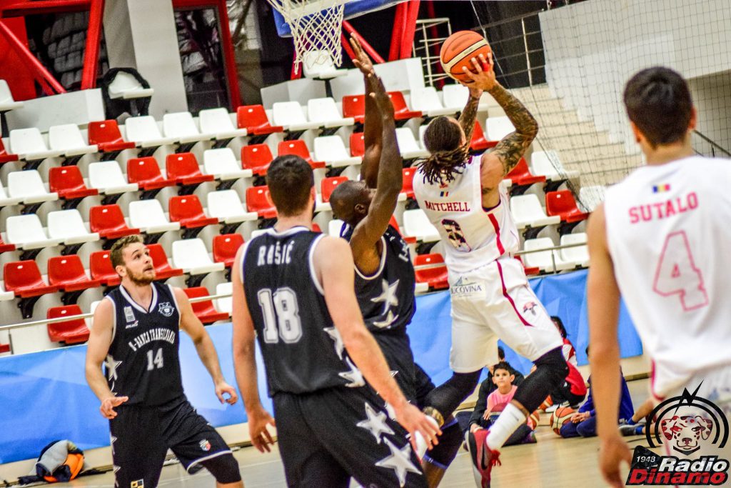 Baschet Dinamo Deven Mitchell