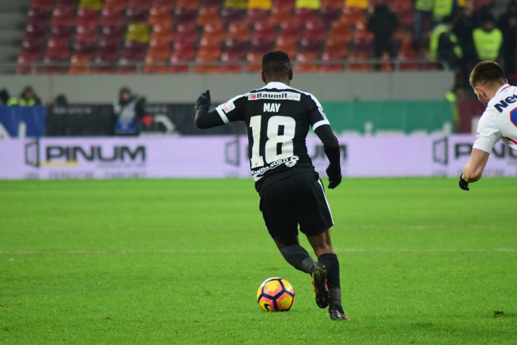 Dinamo-Gaz Metan May Mahlangu